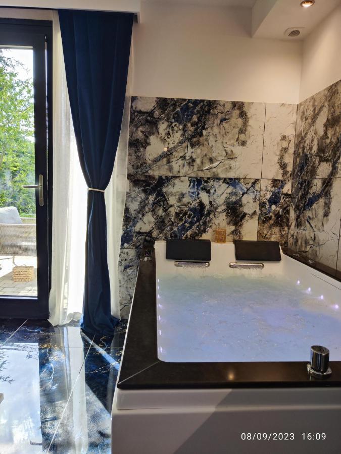 Studio Avec Jaccuzzi Saintry-sur-Seine Exterior foto